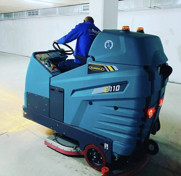 importancia limpiar suelos parking secoman